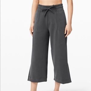 NWOT Lululemon Soft Ambitions high rise crop